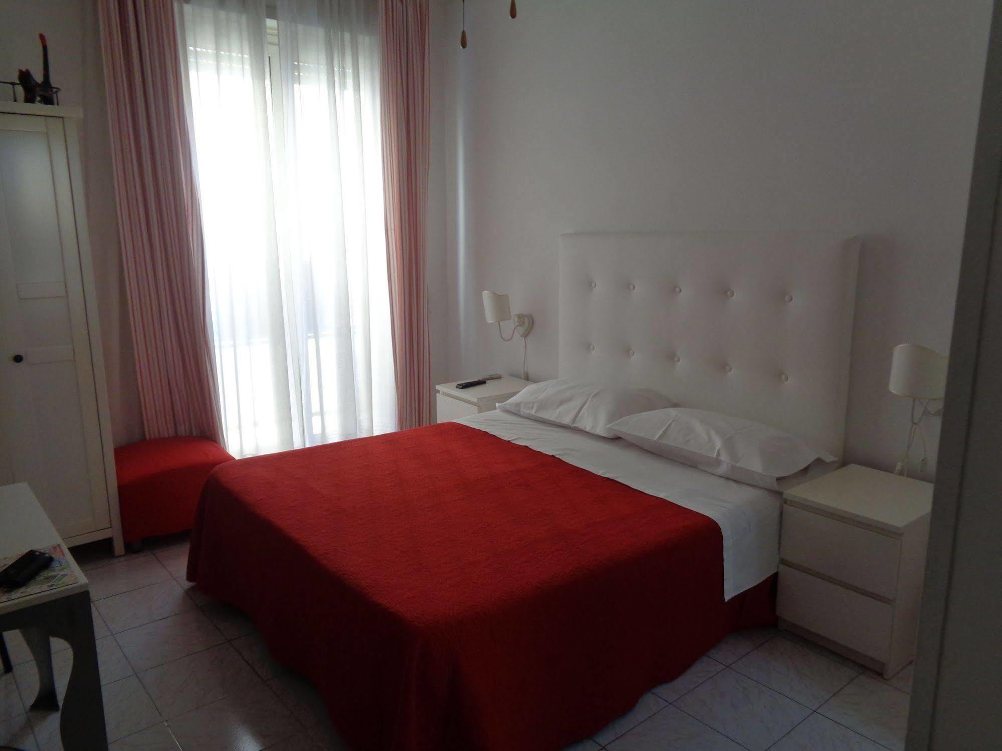Interno 9 Hotel Rome Bagian luar foto