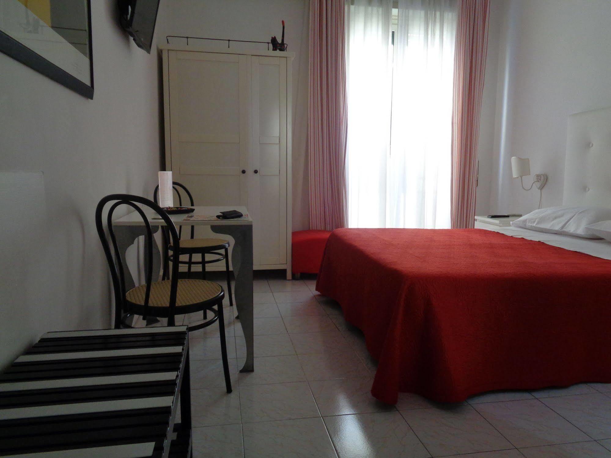 Interno 9 Hotel Rome Bagian luar foto
