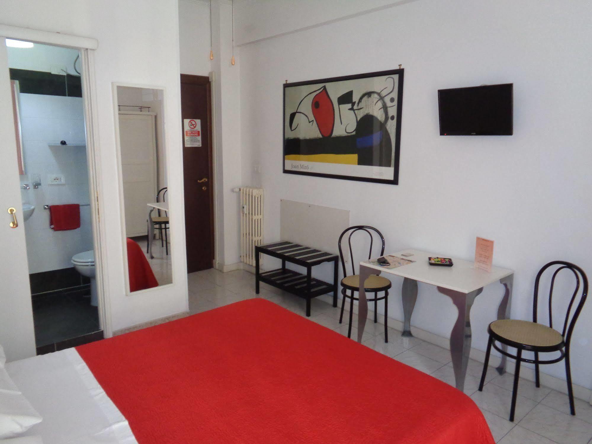 Interno 9 Hotel Rome Bagian luar foto