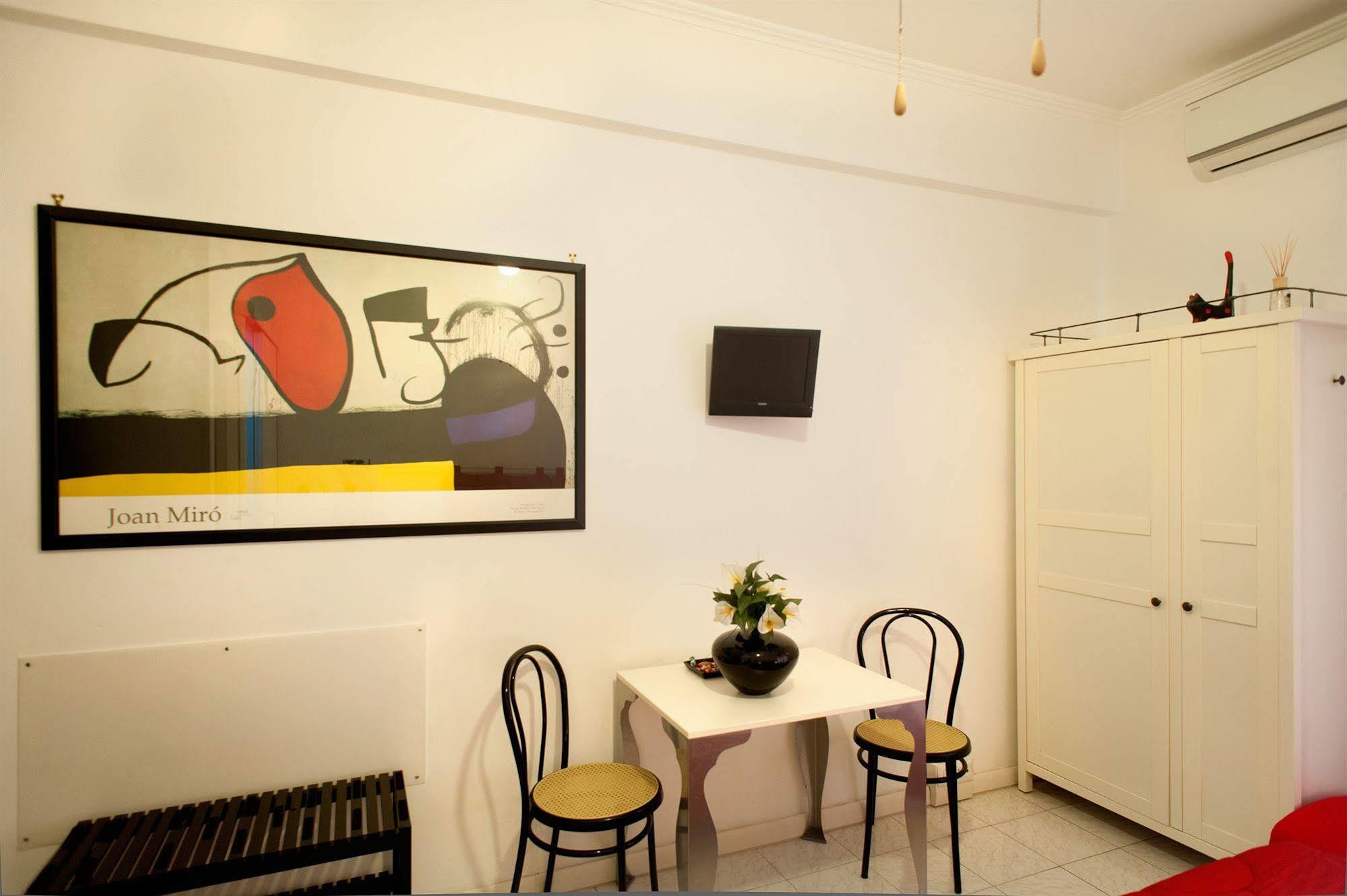 Interno 9 Hotel Rome Bagian luar foto